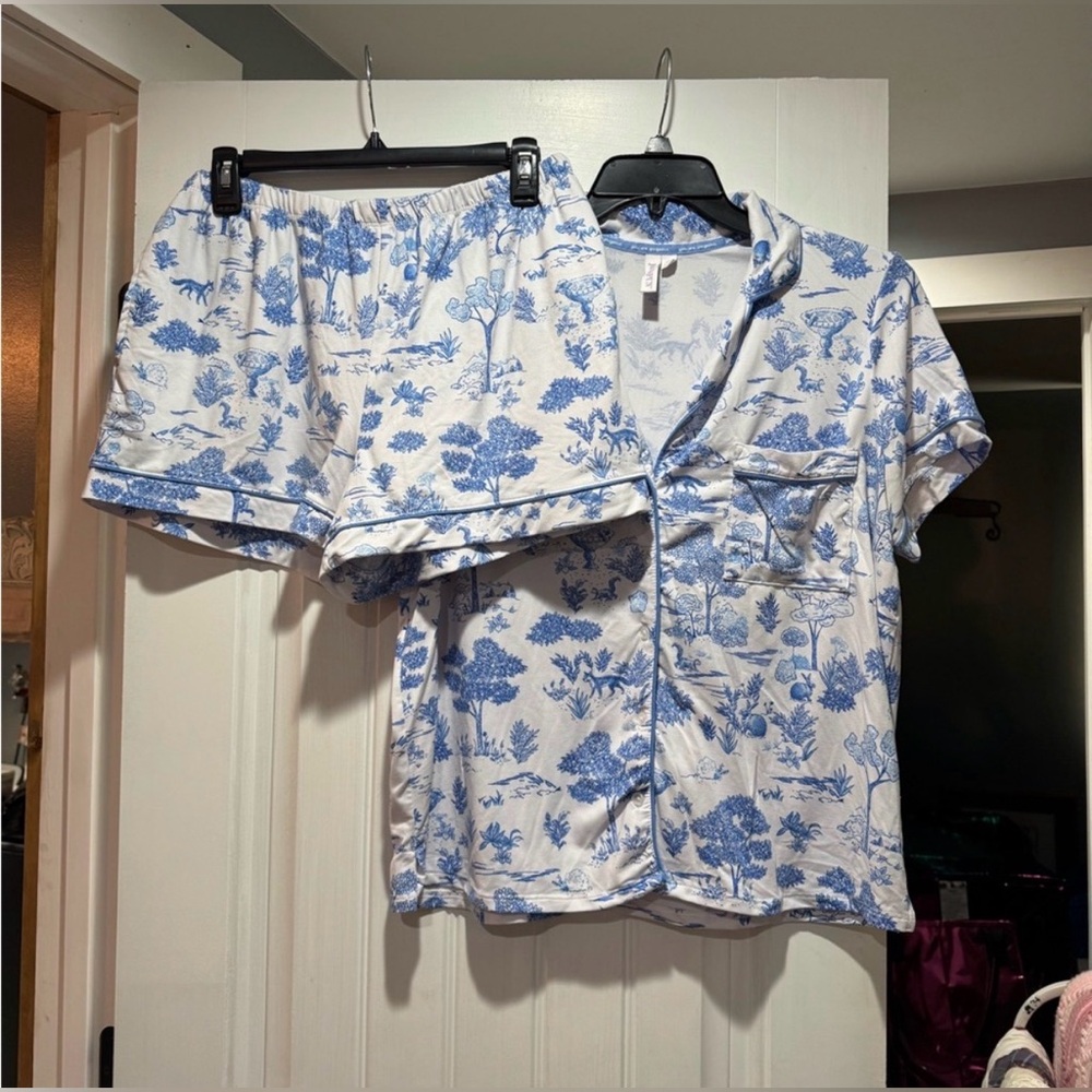 JOYSPUN Dreamy Soft Notch Collar Toile Top and Shorts Pajama Set